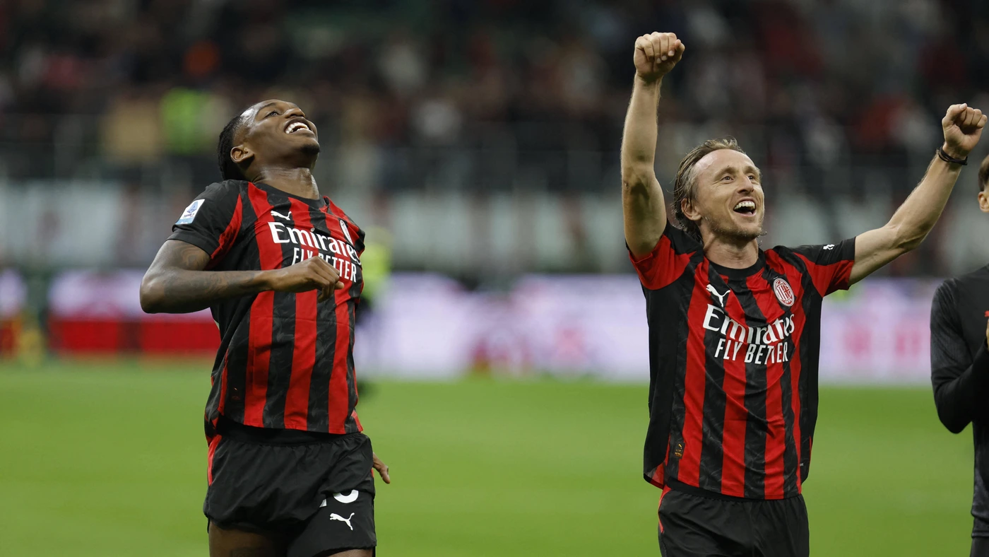 Serie A - AC Milan vs SSC Napoli AC Milan s LUKA MODRIC and AC Milan s RAFAEL LEAO during the Italian Serie A Enilive soccer championship football match between AC Milan and SSC Napoli at San Siro Stadium on September 28th, 2025