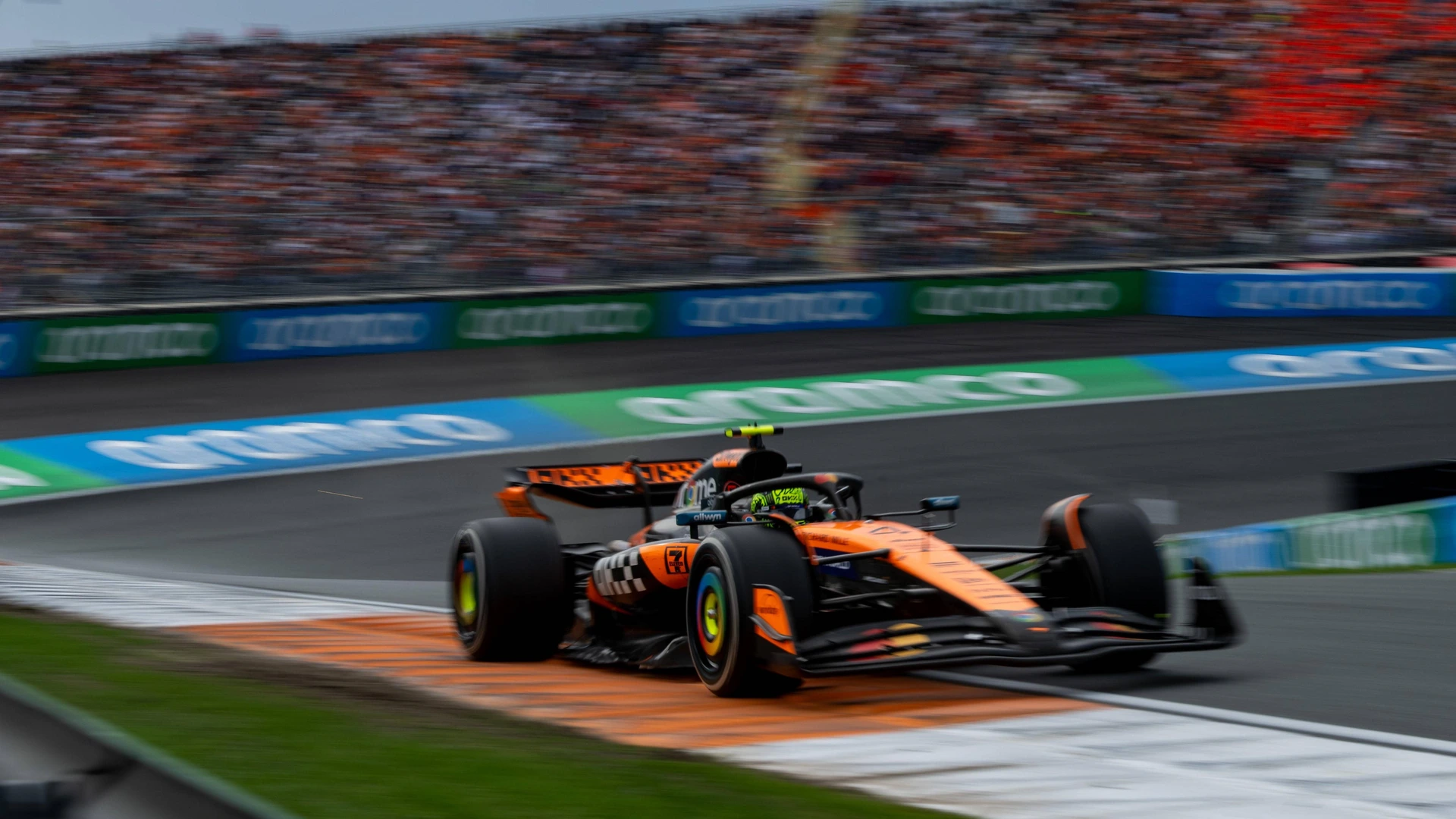 Lando Norris McLaren Formula 1 Team, Great Britain, 04 in MCL39 in the steep curve Hugenholtz Bay Turn 3, behind him fans spectators on the grandstand, NED, Formula 1 World Championship, 31 08 2025