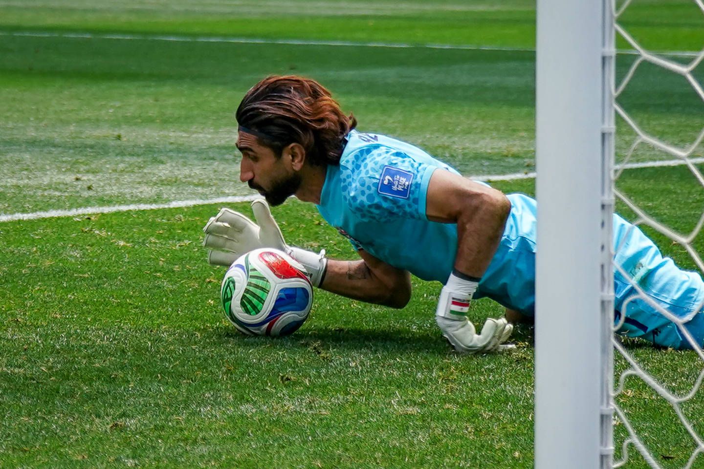 USA: Fußball FIFA World Cup, WM, Weltmeisterschaft, Fussball 2026 Gruppenphase Gruppe G Belgien vs Iran SoFi Stadium (Inglewood, Los Angeles County, Kalifornien): Alireza Beiranvand (Iran 1) am Ball
