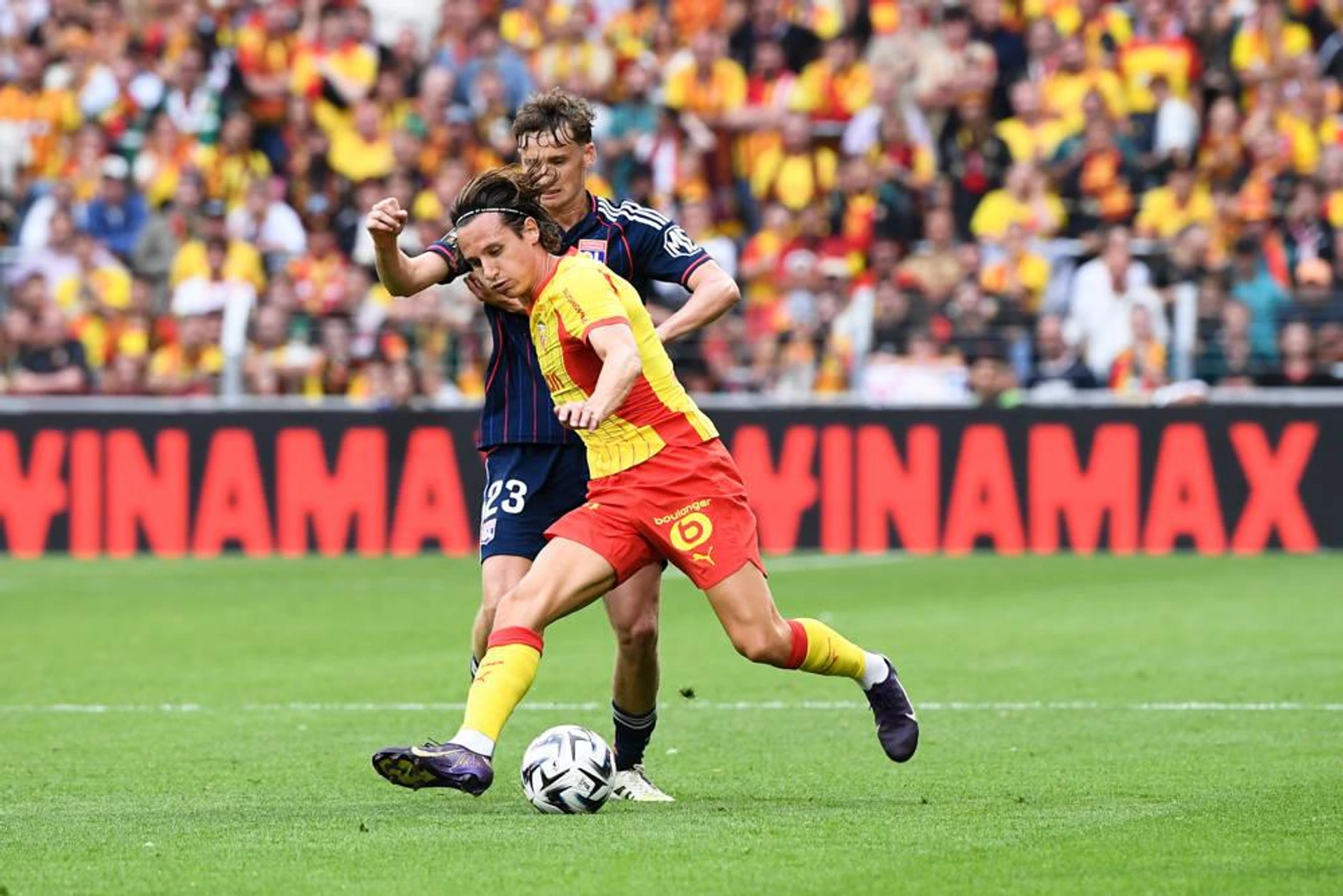 RC Lens v Olympique Lyonnais - Ligue 1 McDonald s 2025 2026 10 Florian THAUVIN (rcl) during the Ligue 1 McDonald s match between Lens and Lyon at Stade Felix Bollaert on August 16, 2025 in Lens, France. Lens France PUBLICATIONxINxGERxAUTxSUIxONLY Copyright: xFEPx 776368233