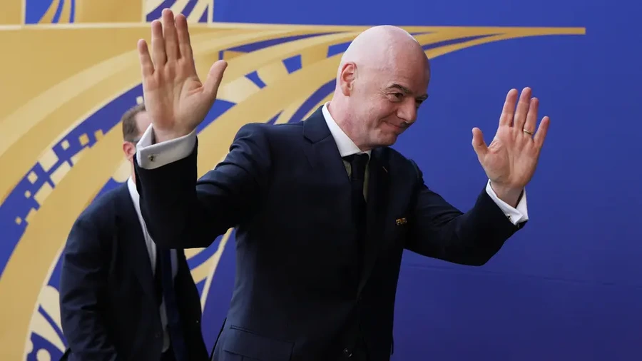 Инфантино вероятно остава начело на ФИФА след извинение за спорния проект