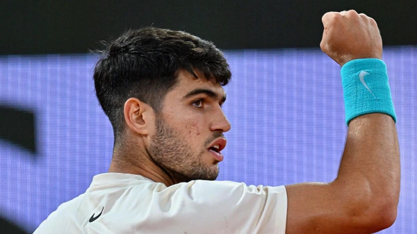 Carlos Alcaraz of Spain returns a forehand against Lorenzo Musetti of Italy during the Men s Singles Semifinals on Day 13 of the 2025 French Open at Roland Garros on June 6, 2025 in Paris, France.