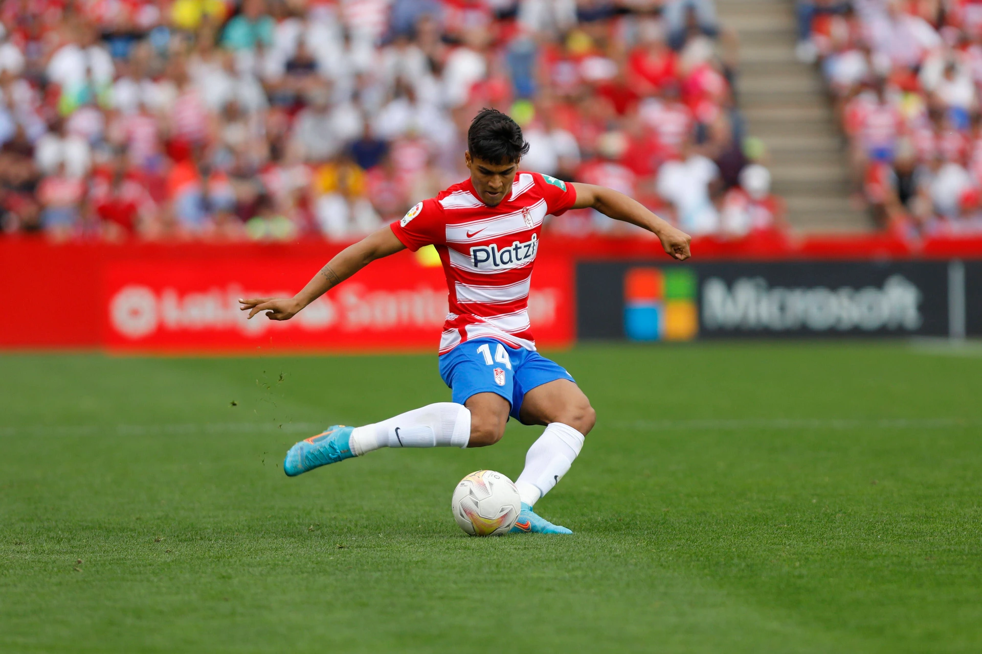 Granada CF v RC Celta - La Liga Matias Arezo, of Granada CF during the La Liga match between Granada CF and RC Celta de Vigo at Nuevo Los Carmenes Stadium on May 01, 2022 in Granada, Spain. Granada Granada Spain PUBLICATIONxNOTxINxFRA Copyright: xÃlexxCamarax originalFilename:camaramartinez-granadac220501_npA84.jpg