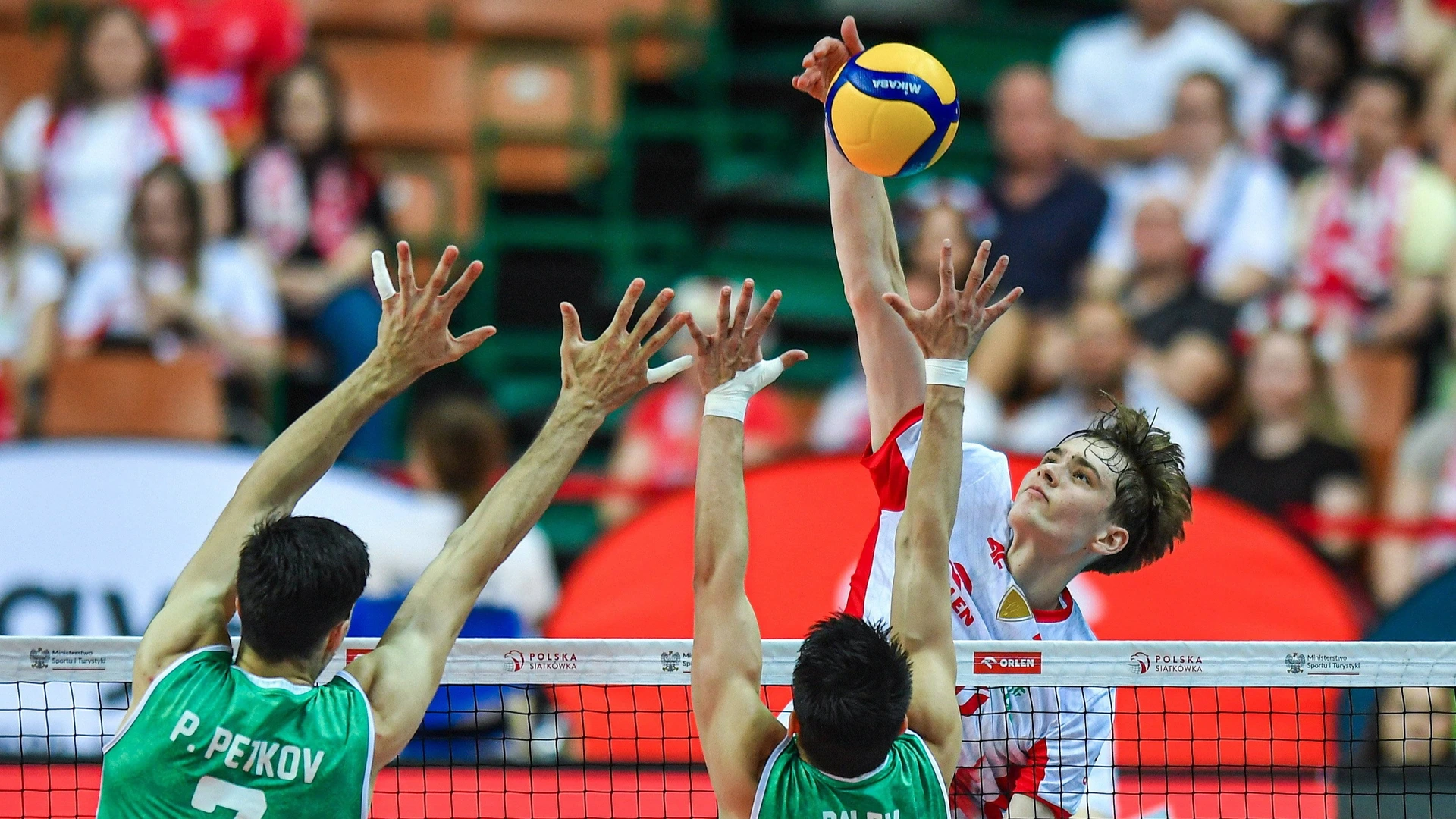 Aliaksei Nasevich and Bartlomiej Lemanski play during a volleyball game between Poland and Bulgaria in Katowice, Poland, on May 23, 2026. 