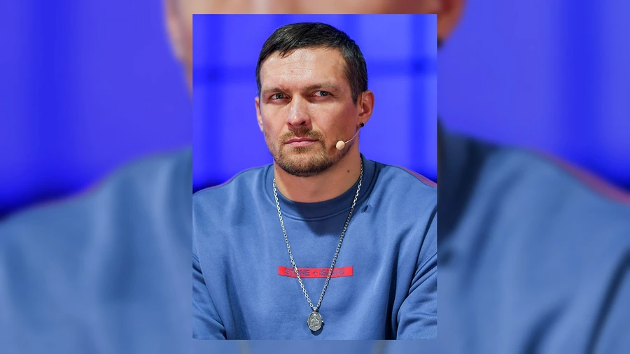 Усик нокаутира кикбокс легенда в зрелище пред пирамидите