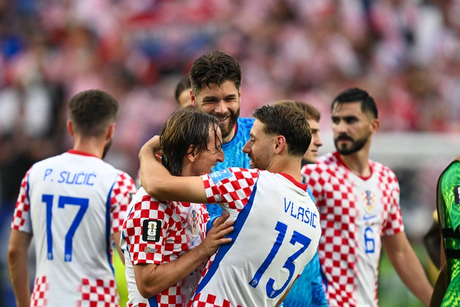 O eterno Modrić elevou a Croácia ao segundo lugar com uma assistência brilhante