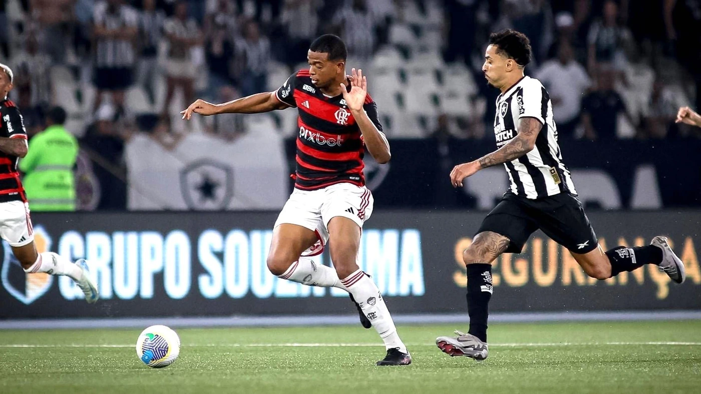 RIO DE JANEIRO RJ, 18.08.2024 - FOOTBALL / BRAZILIAN CHAMPIONSHIP - Botafogo vs Flamengo - Match between Botafogo and Flamengo