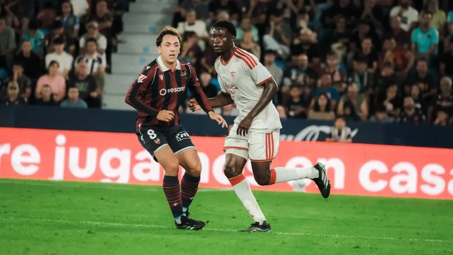 Levante and Sevilla close the round with a six-goal thriller, a red card and ten minutes of stoppage time