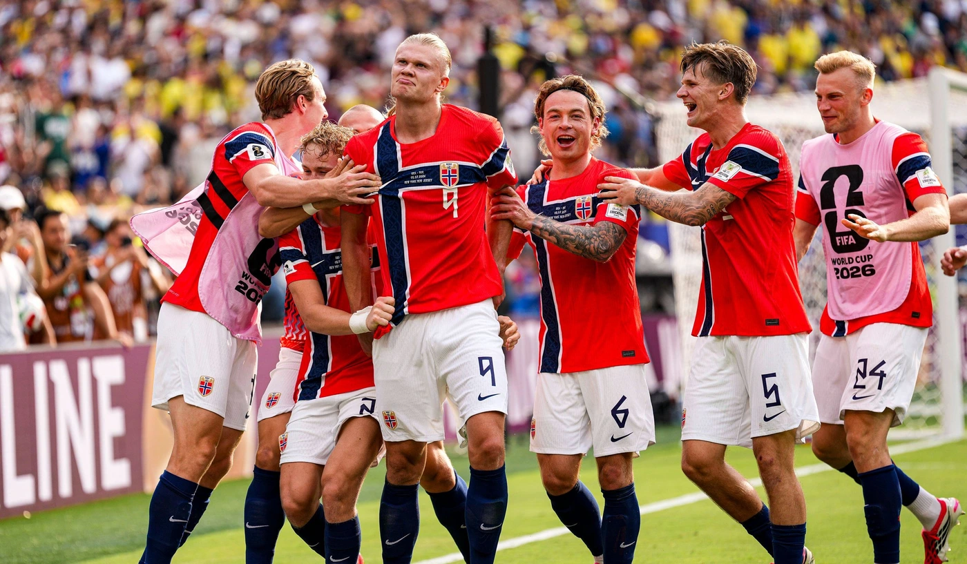 Erling Haaland of Norway celebrates with Norwegian players after scoring a goal during the match between Brazil and Norway, valid for the round of 16 of the FIFA World Cup, WM, Weltmeisterschaft, F...