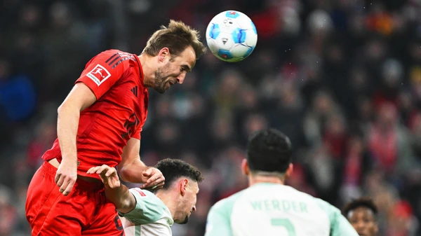 07 February 2025, Bavaria, Munich: Soccer: Bundesliga, Bayern Munich - Werder Bremen, Matchday 21, Allianz Arena, Munich's Harry Kane (l) in action with a header.