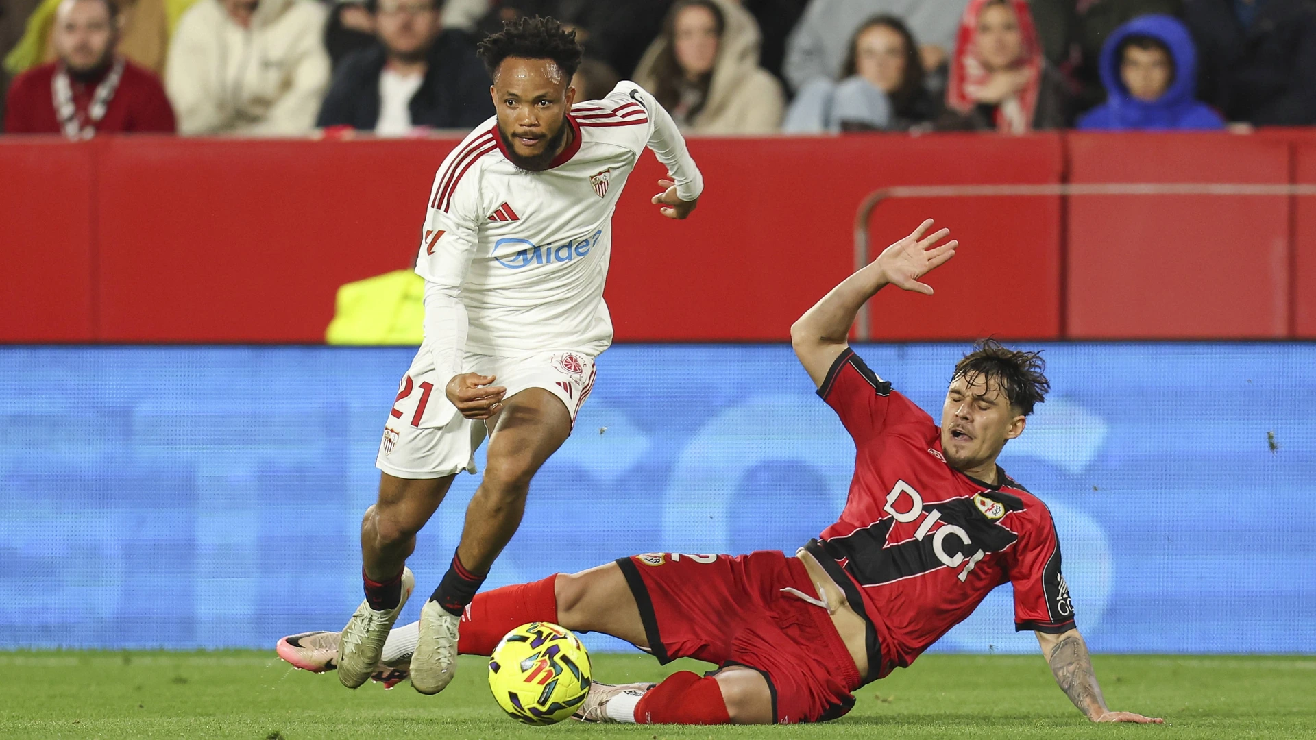 Chidera Ejuke of Sevilla FC and Andrei Ratiu of Rayo Vallecano during the La Liga EA Sports match between Sevilla FC and Rayo Vallecano played at Ramon Sanchez Pizjuan Stadium on March 8, 2026 in Sevilla, Spain