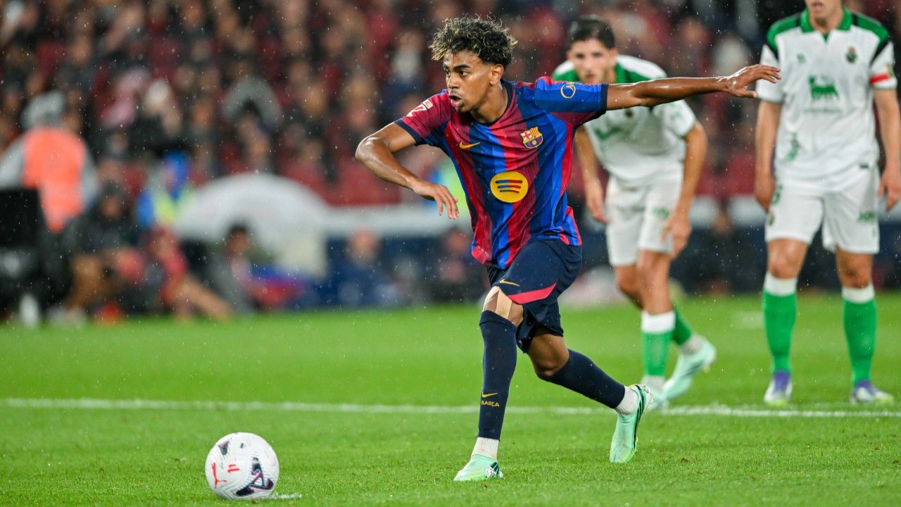 CALCIO: Il Barcellona vola, il Real cerca continuità
