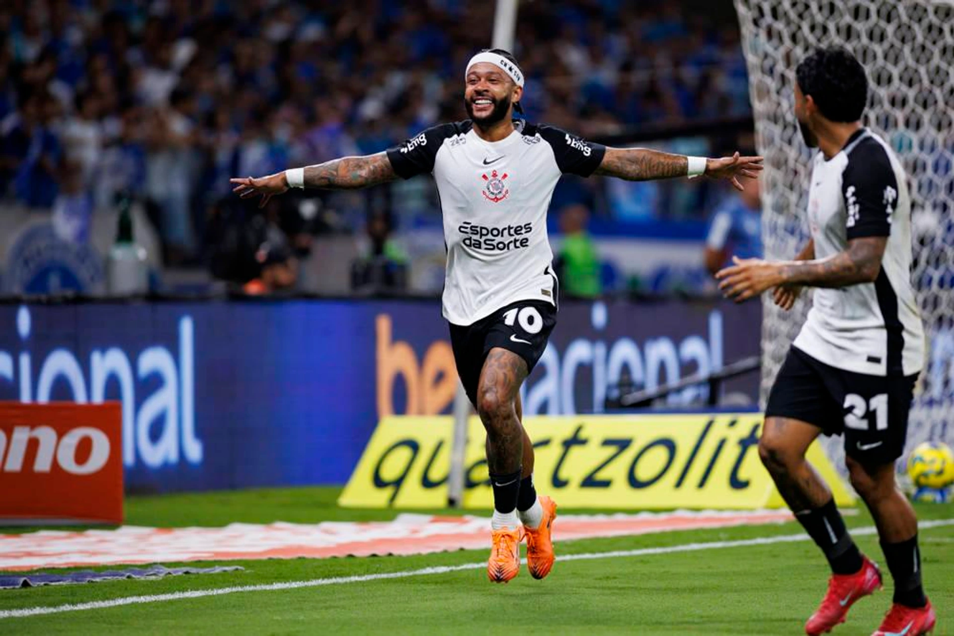 Belo Horizonte, Brazil - December 10: Memphis Depay of Corinthians celebrates his goal during the Copa do Brasil 2025 match between Cruzeiro and Corinthians at Estadio do Mineirao on December 10, 2025 in Belo Horizonte, Brazil. (Photo by William Oliveira Eurasia Images) Belo Horizonte Estadio do Mineirao Minas Gerais Brazil *** Belo Horizonte, Brazil December 10 Memphis Depay of Corinthians celebrates his goal during the Copa do Brasil 2025 match between Cruzeiro and Corinthians at Estadio do Mineirao on December 10, 2025 in Belo Horizonte, Brazil Photo by William Oliveira Eurasia Sport Images Belo Horizonte Estadio do Mineirao Minas Gerais Brazil Copyright: x x2025xEurasiaxSportxImagesx jp-en-EuSpIm-PHD_WIL_Cruzeiro_Corinthians_10Dec2025_BR052