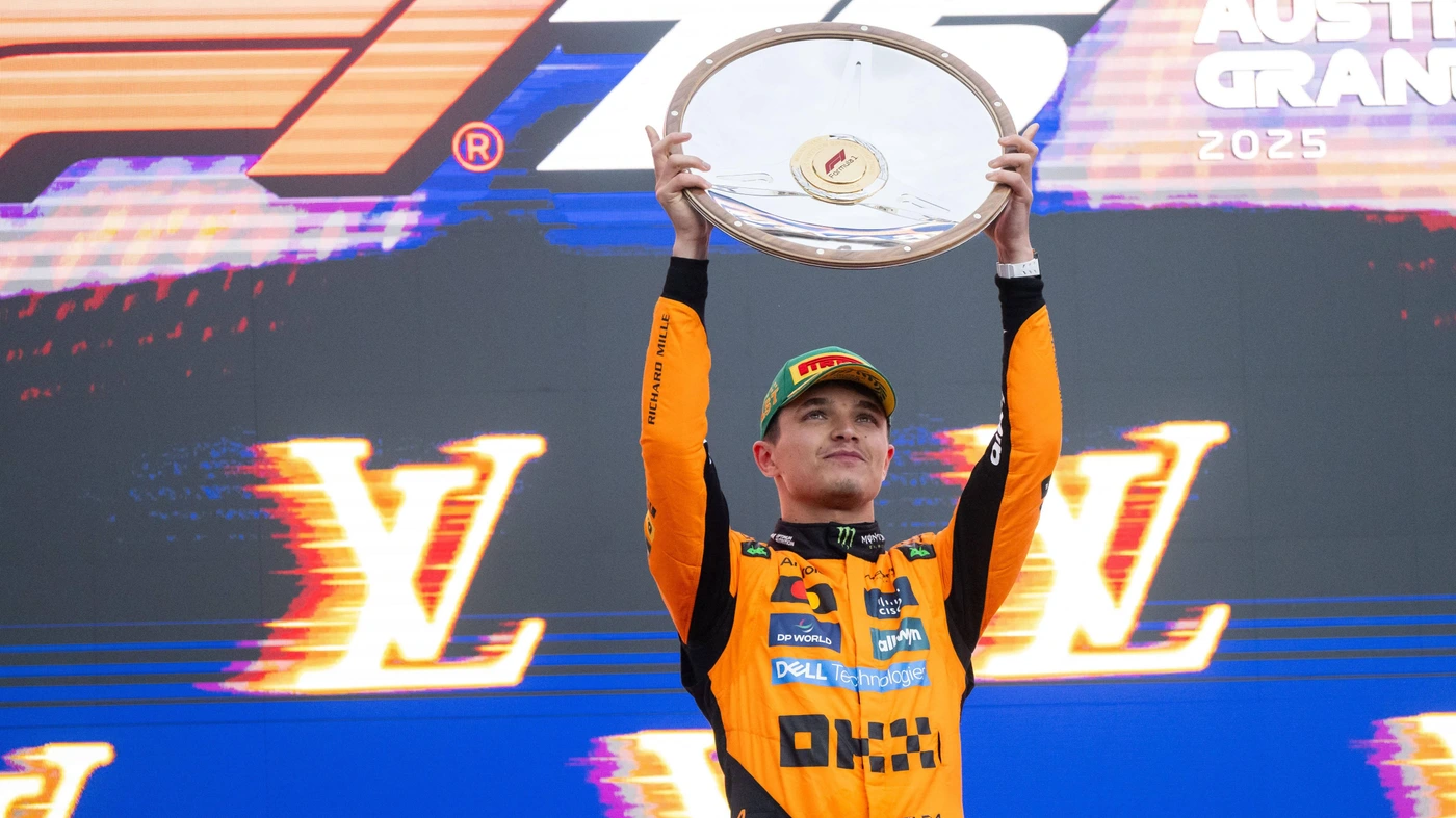 Lando Norris McLaren Formula 1 Team, 04 celebrates victory with trophy. Formula 1 World Championship, Luis Vuitton Australian Grand Prix, Albert Park Circuit Melbourne, Race, 2025 season, 16 03 2025 AUS,