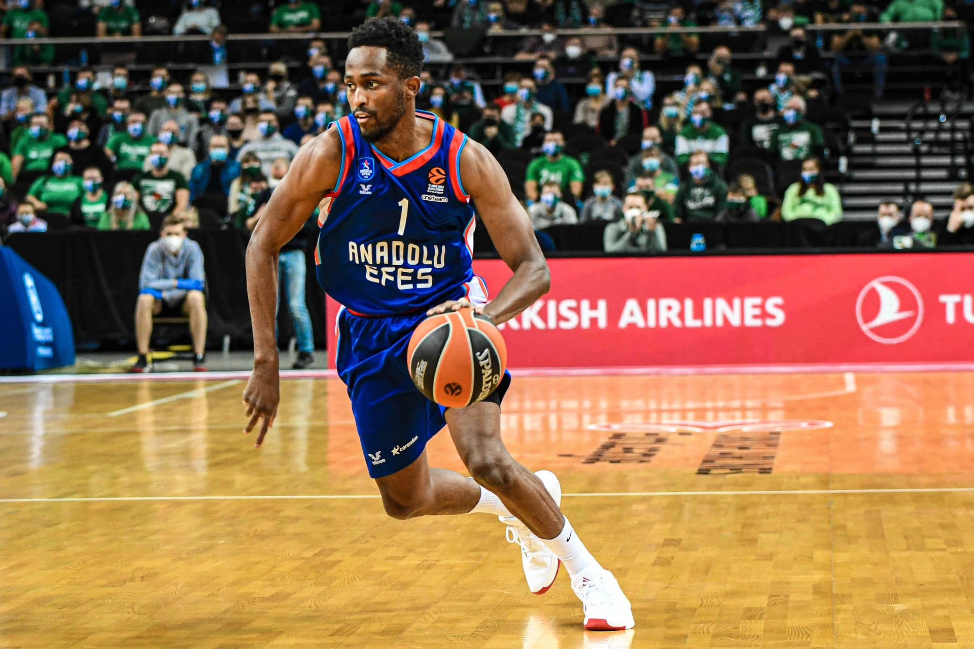 Anadolu Efes-Fenerbahce, derby turco con vista play-off