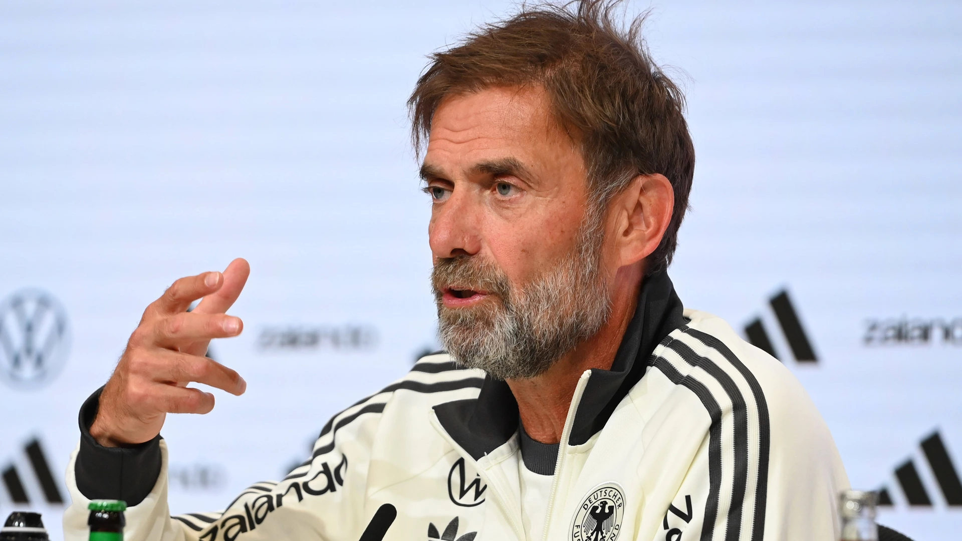 German National Team Coach Juergen KLOPP GER, Gestures, Single Frame, Cropped Single Shot, Portrait, Press Conference on September 30, 2026,