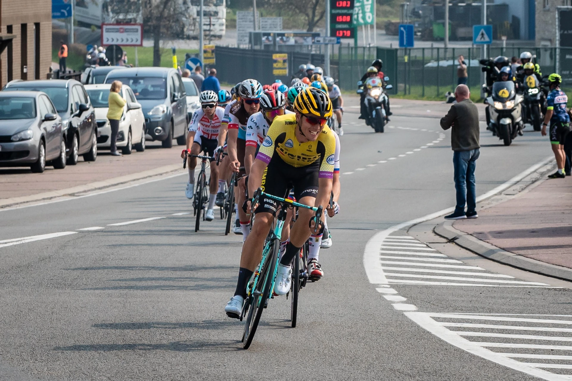 Giro delle Fiandre 2021: tutti contro Van Aert e van der Poel
