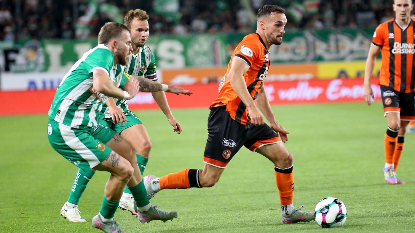 VIENNA, AUSTRIA - AUGUST 07: Jannes Horn of Rapid and Vicko Sevelj of Dundee United FC during the UEFA Europa Conference League 3 Qualifying Round First Leg match between SK Rapid and Dundee United FC on August 07, 2025