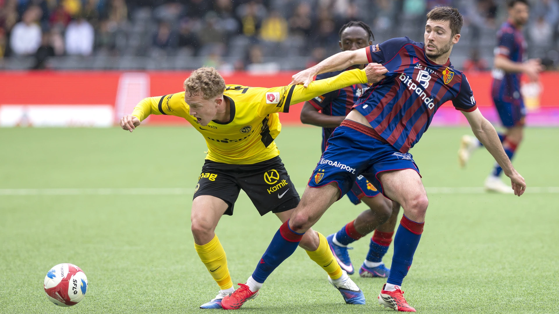 From left to right Dominik Pech, YB, Benie Traore, Leo Leroy, FCB, BSC Young Boys FC Basel, Super League, Football, 10 05 2026