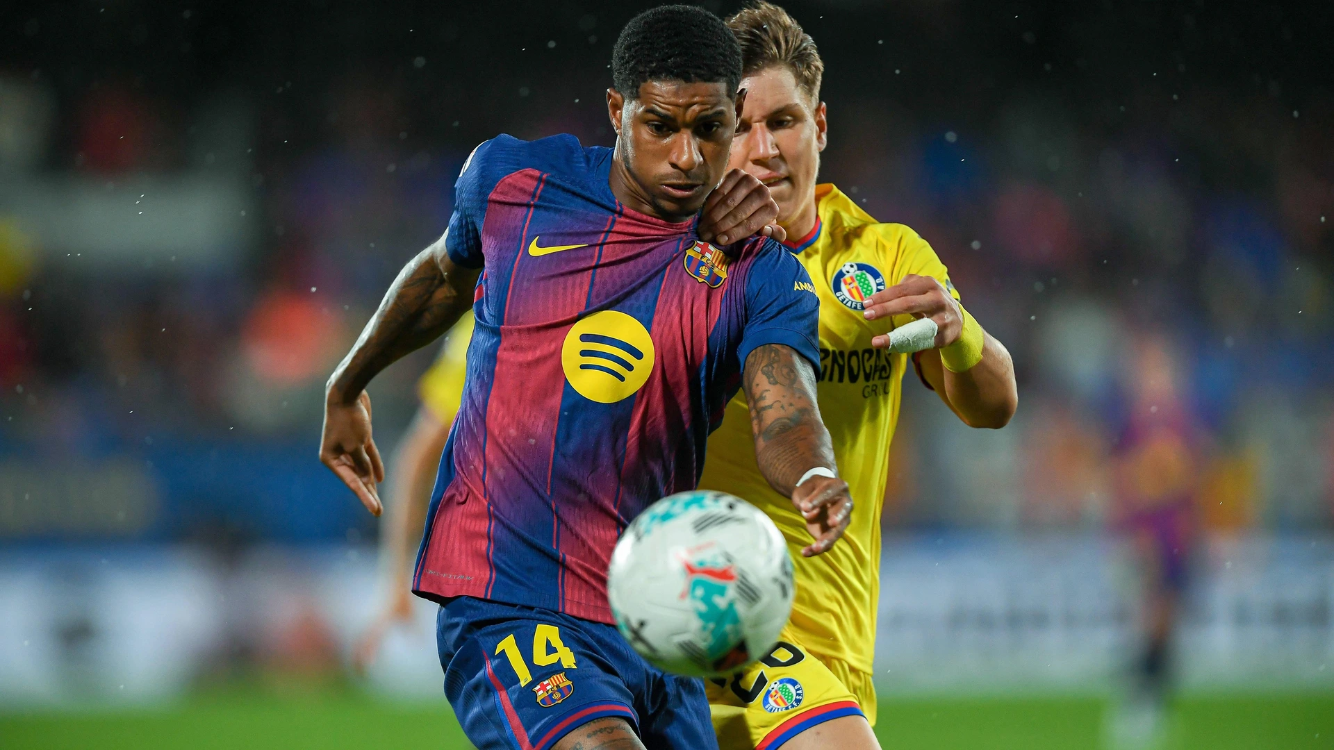 Marcus Rashford 14 of FC Barcelona vies with Davinchi 26 of Getafe CF during the match between FC Barcelona and Getafe CF corresponding to fifth day of LA LIGA EA SPORTS at the Johan Cruyff Stadium in Barcelona, Spain, on Sep 21, 2025.