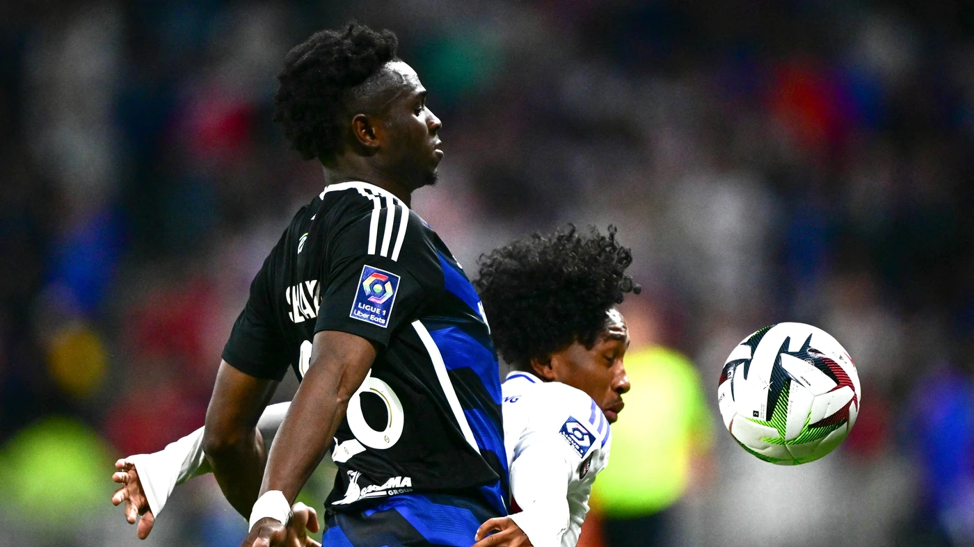 Lyon's Belgium forward #11 Malick Fofana (R) fights for the ball with Strasbourg's French defender #28 Marvin Senaya during the French L1 football match between Olympique Lyonnais (OL) and Strasbourg (RCSA).