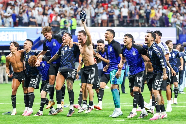 RECORD DATE NOT STATED FIFA World Cup, WM, Weltmeisterschaft, Fussball 2026 - Semifinal - England v Argentina Argentina players celebrate reaching the FIFA World Cup final after defeating England 2...