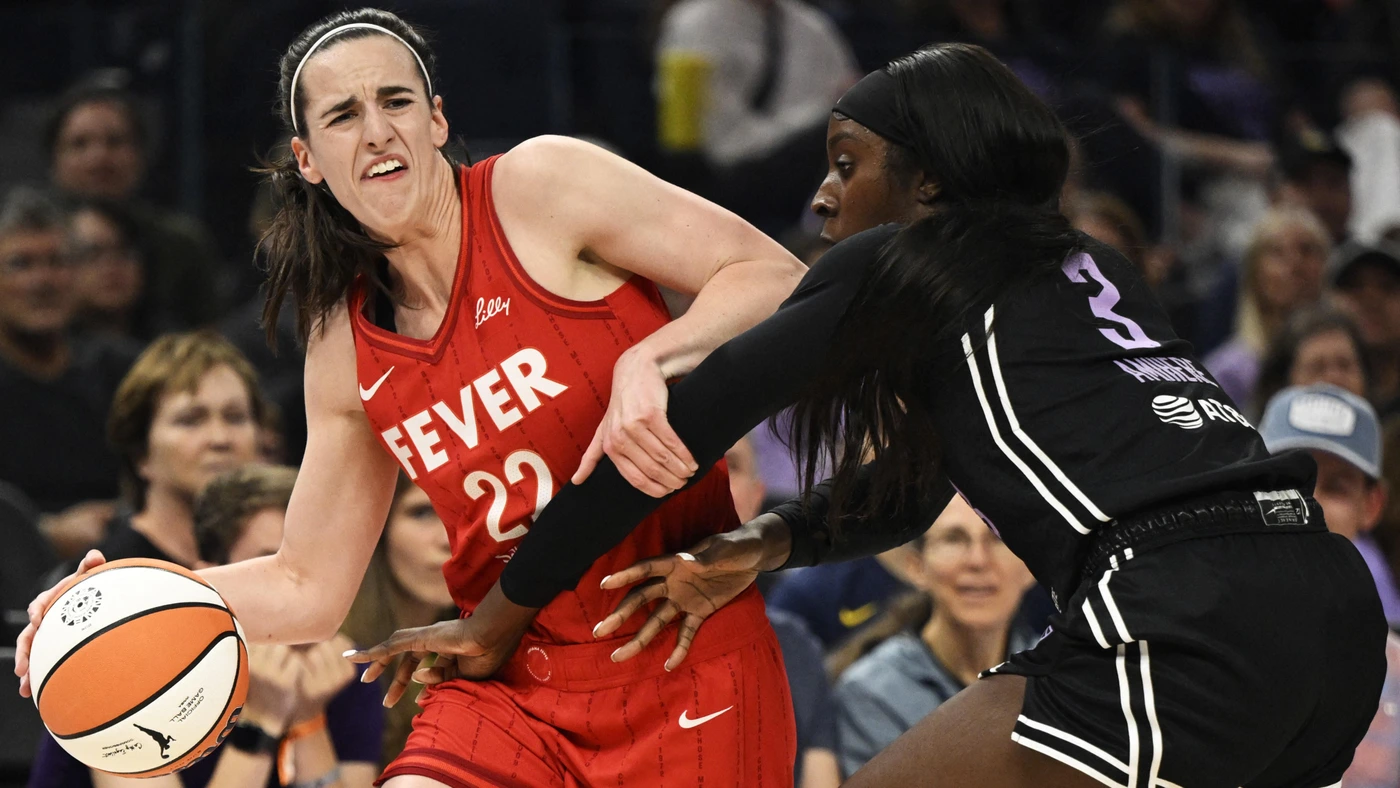 SAN FRANCISCO, CALIFORNIA - JUNE 19: Caitlin Clark #22 of the Indiana Fever dribbles against Laeticia Amihere #3 of the Golden State Valkyries in the first quarter at Chase Center on June 19, 2025 in San Francisco, California.
