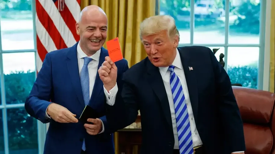 Фенове показаха червени картони на Тръмп и Инфантино преди финала на Мондиал 2026