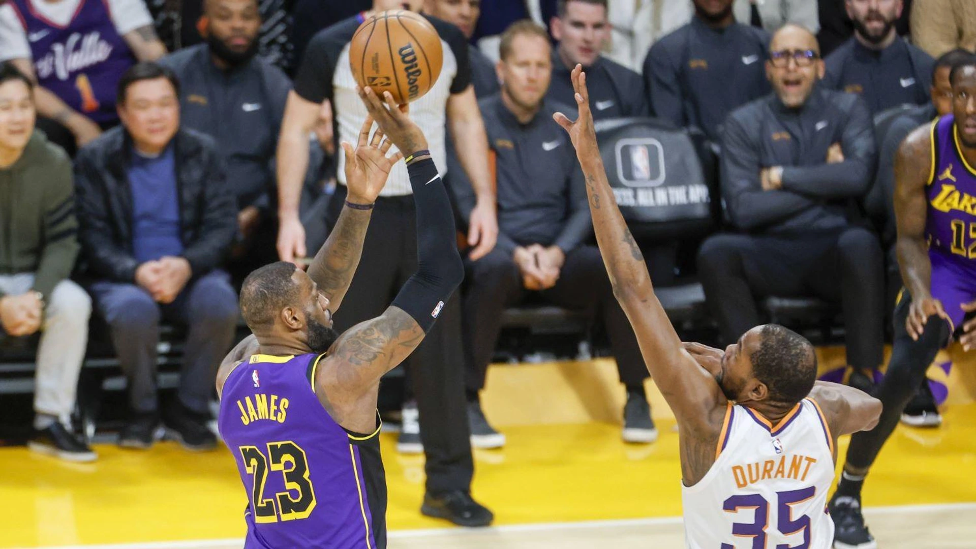 🏀 NBA: ЛА Лейкърс ще бият във Финикс след летящ старт