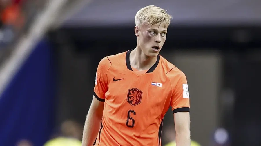 Key Netherlands defender suffers painful injury