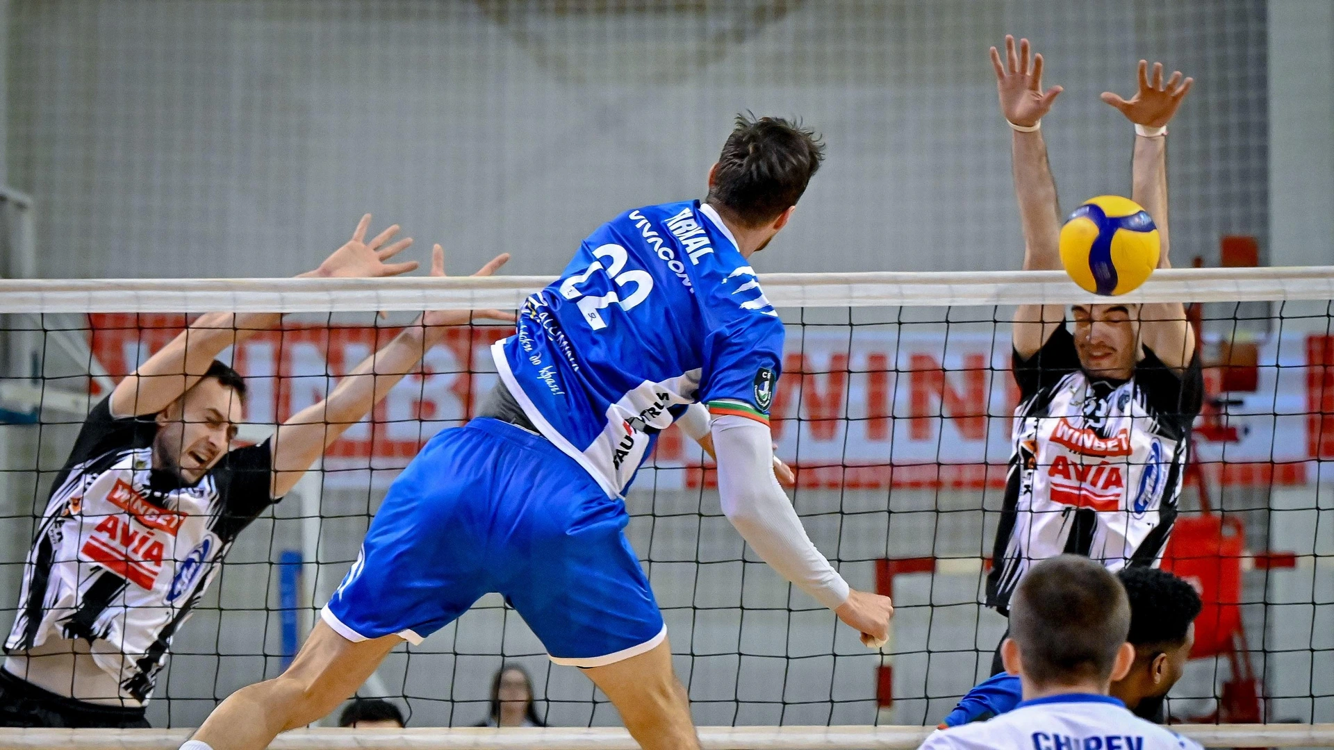🏐 СУПЕРВОЛЕЙ: Домакински успех за Левски в първия мач от финалите
