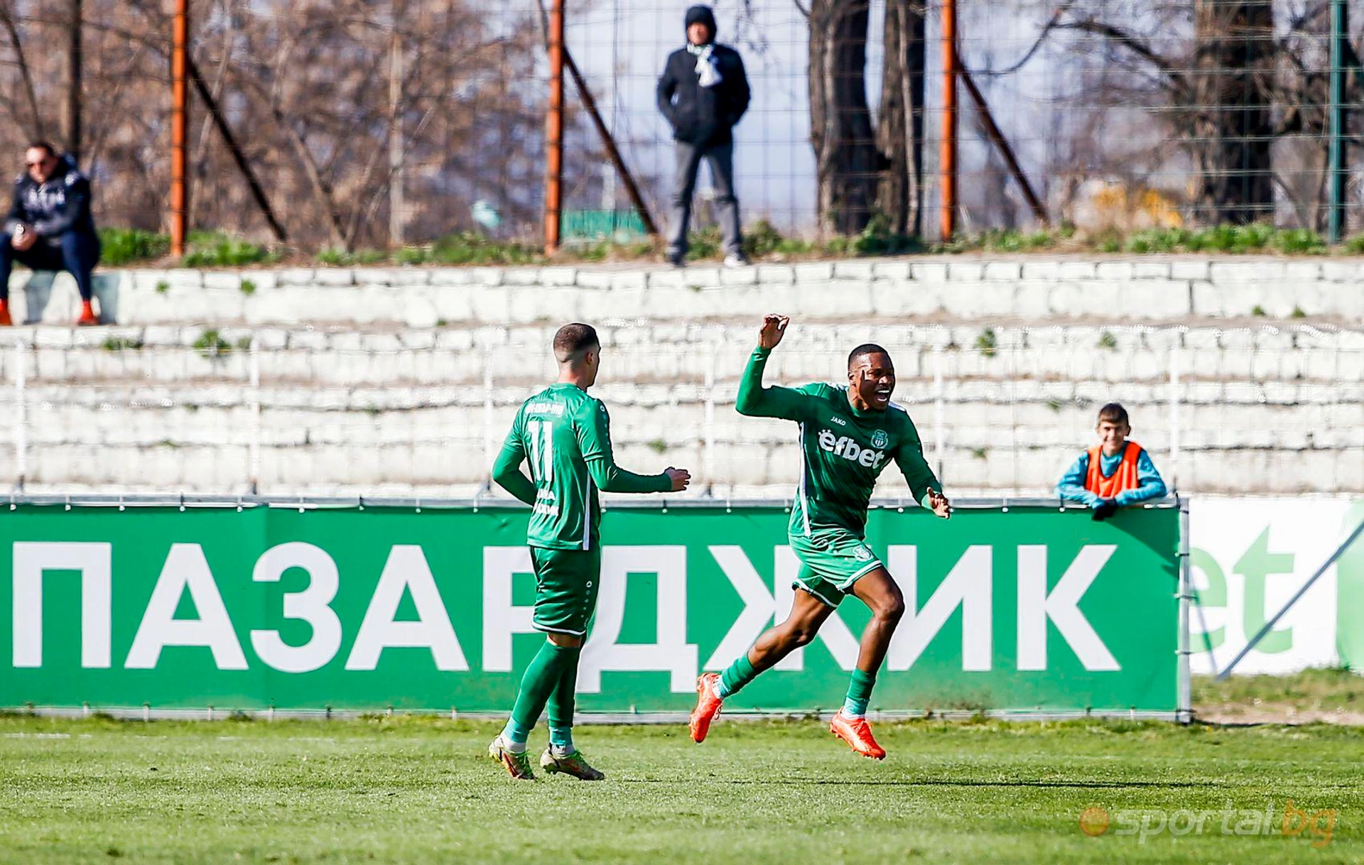 Хебър има да догонва конкурентите
