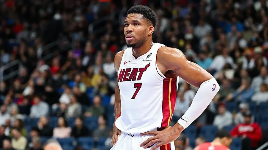 Giannis, mesaj pentru tineri: „Căutați cunoaștere, nu poze. Încă păstrez caietul cu 50 de întrebări pentru Kobe Bryant”