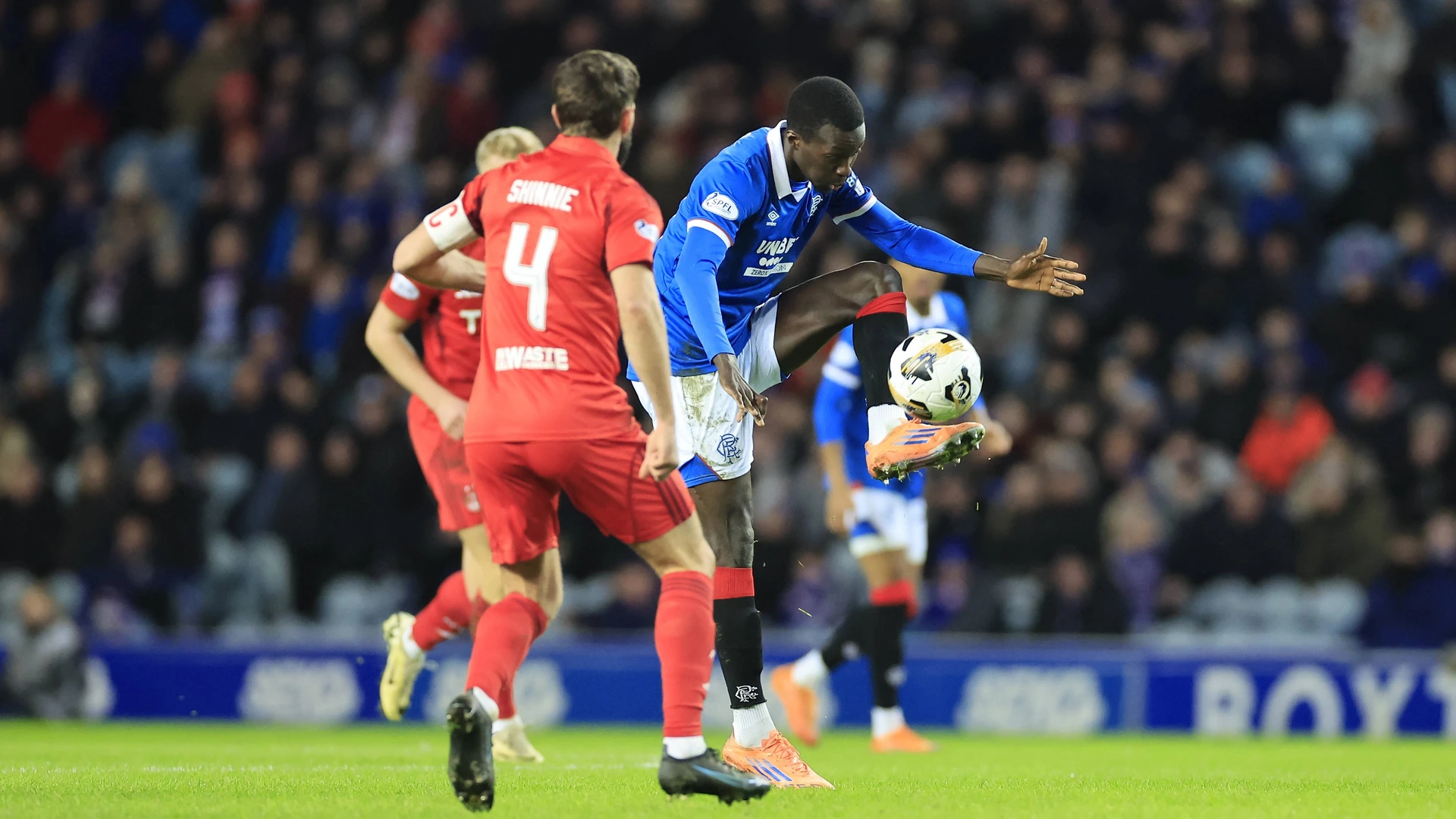 Rangers v Aberdeen Mohammed Diomande of Rangers controls the ball under pressure from Graeme Shinnie of Aberdeen middle during the William Hill Premiership match at Ibrox Stadium, Glasgow 06/01/2026