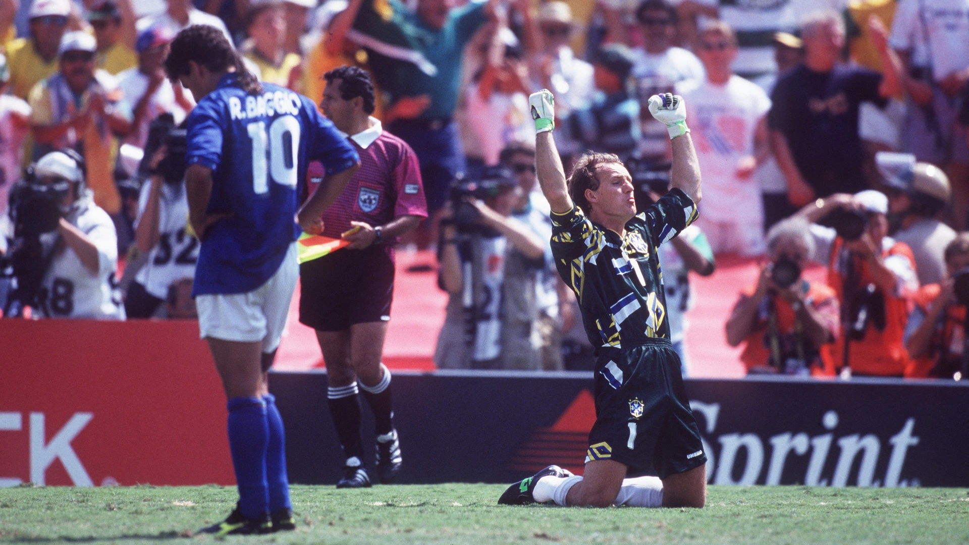 Brazil's goalkeeper Claudio Andre TAFFAREL kneels cheering on the grass, disappointed Roberto BAGGIO, Italy, standing next to him, after missing a penalty in the 1994 FIFA World Cup final Brazil - Italy.