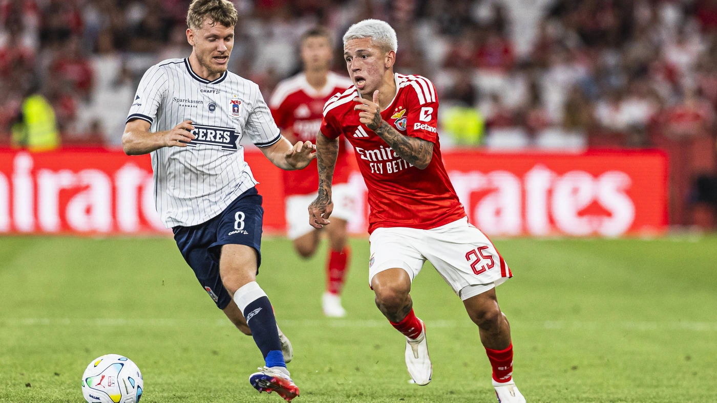 Gianluca Prestianni of SL Benfica and Sebastian Jørgensen of AFG Aarhus fight for possession during the UEFA Europa League 2026/27 Play-off First Leg match between SL Benfica and AFG Aarhus at Estádio da Luz on August 20th,2026