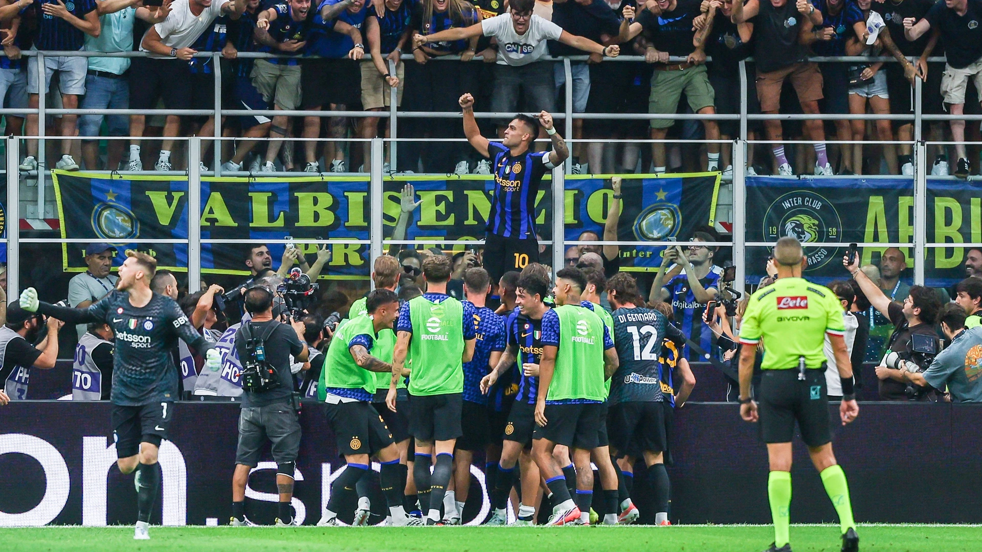 Lautaro Martinez of FC Internazionale celebrates during the Serie A Enilive 2026/27 soccer match between FC Internazionale and SSC Napoli 