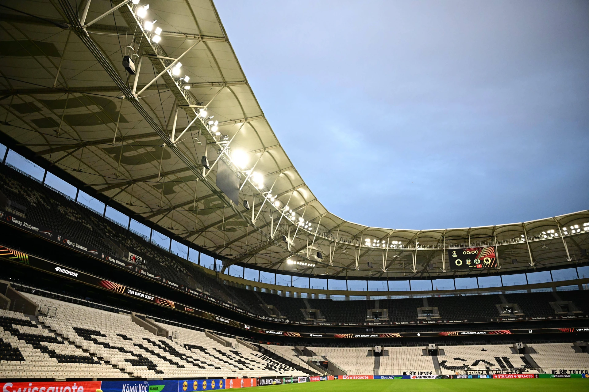 FOOT LIGUE EUROPA 2026 BESIKTAS-MARSEILLE BESIKTAS STADIUM ISTANBUL TURQUIE 17 09 2026 LAHALLE PIERRE ISTANBUL BESIKTAS STADIUM Turquie GermanyxJapanxUKxFrancexBelgiumxOUT