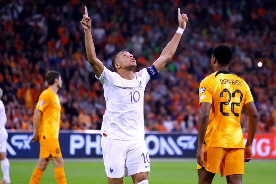 Olanda – Francia - battaglia Theo VS Dumfries