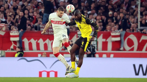 04 04 2026, Bundesliga, Season 2025 2026, VfB Stuttgart Borussia Dortmund v l Jeff Chabot VfB Stuttgart , Serhou Guirassy Borussia Dortmund