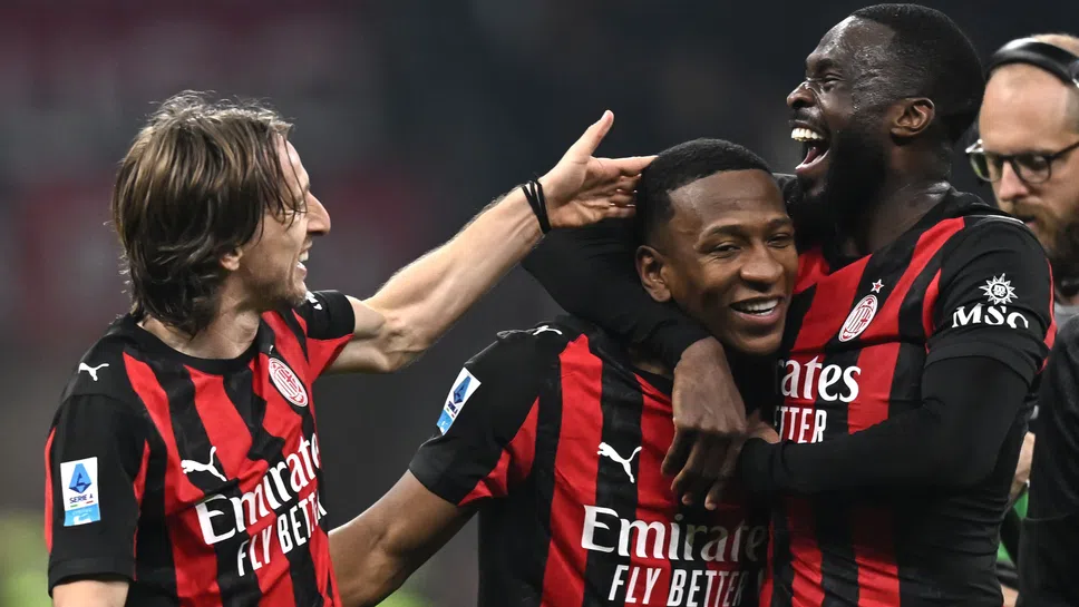 Milan Outwit Inter Again to Keep the Title Race Alive