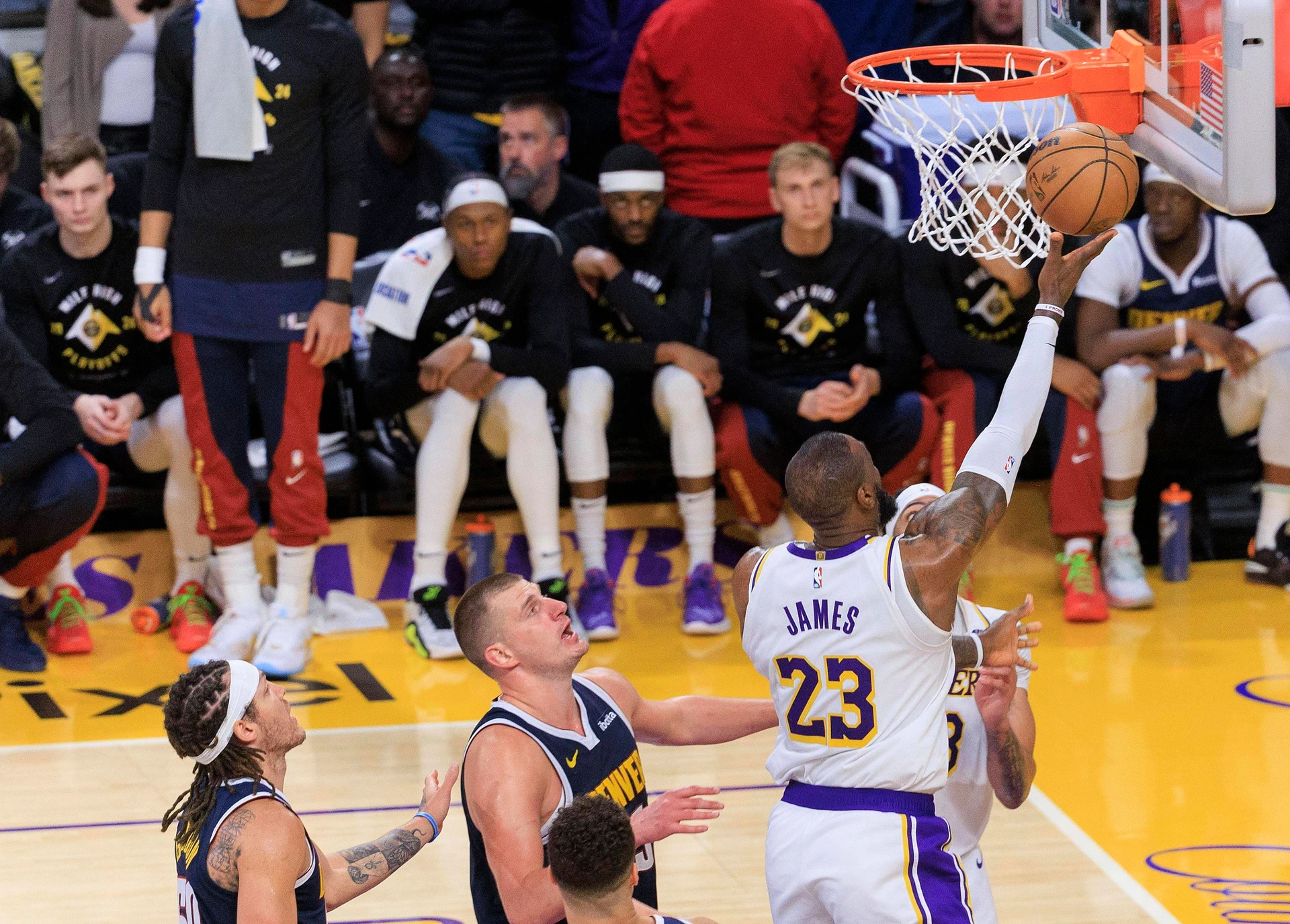 NBA: Денвър ще пратят Лейкърс предсрочно във ваканция