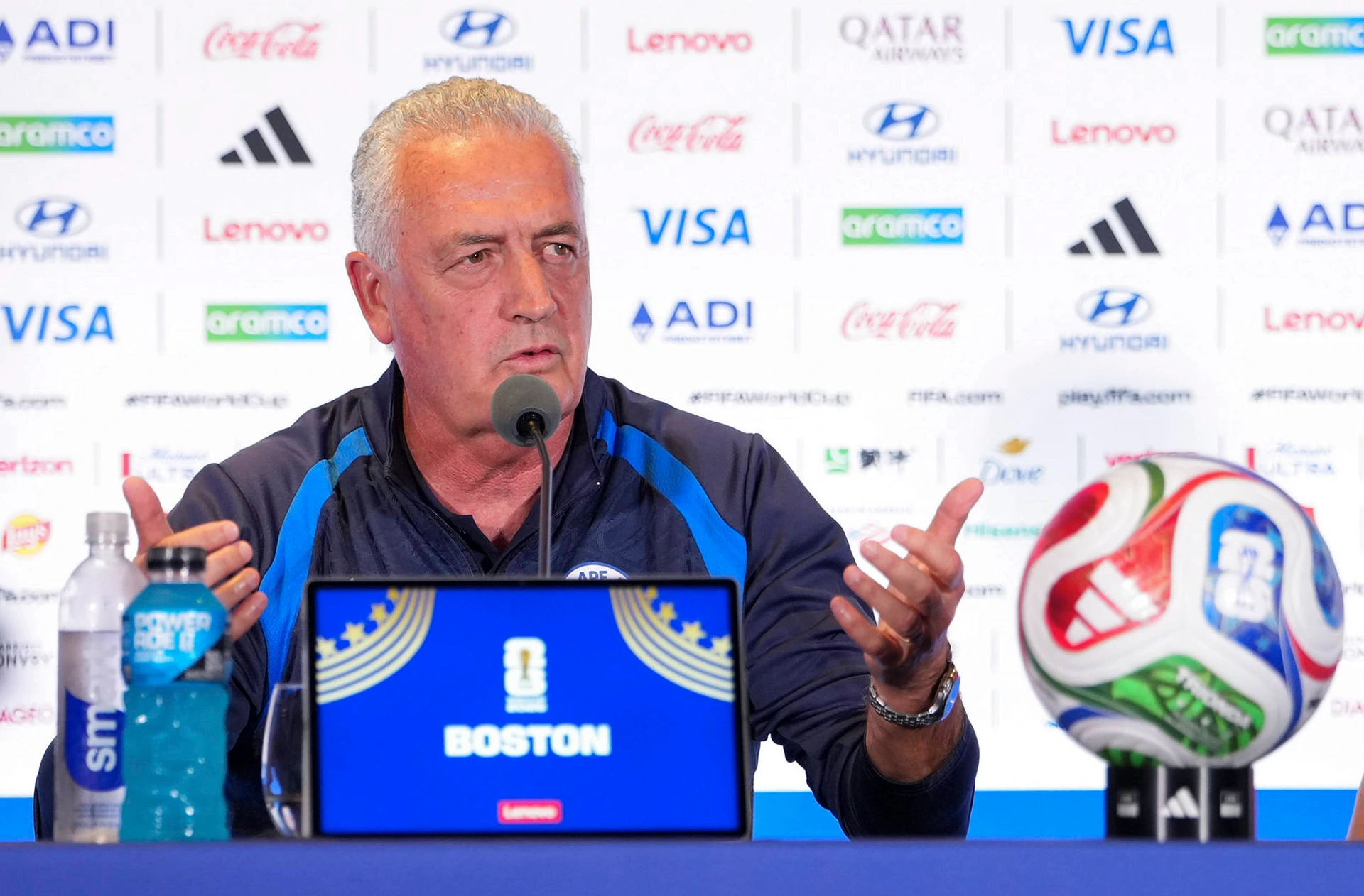 (260629) -- BOSTON, June 29, 2026 -- Gustavo Alfaro, head coach of Paraguay, attends a press conference, PK, Pressekonferenz at the FIFA World Cup, WM, Weltmeisterschaft, Fussball 2026 in Boston, t...