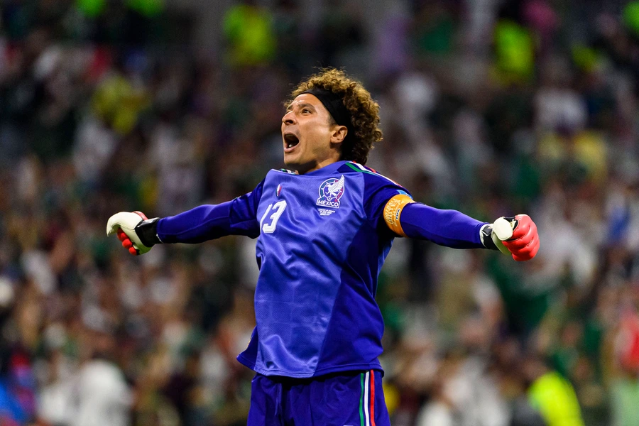 México frustrou as esperanças da República Checa com uma goleada em jogo memorável para Ochoa