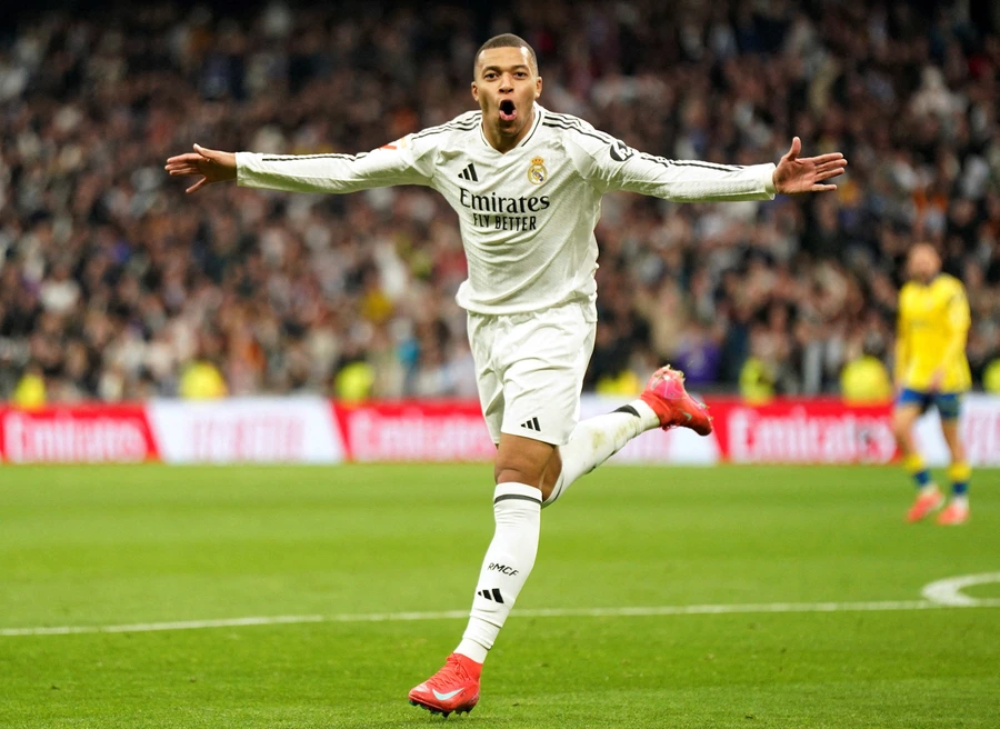 ➡️ #Mbappe ➡️ #Carreras 🟰 🤩⚽
