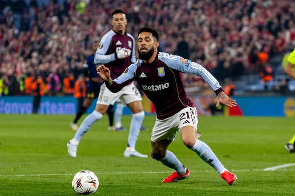 Aston Villa v Lille OSC, Europa League Aston Villa midfielder Douglas Luiz (21) during the Europa League match between Aston Villa and Lille OSC at Villa Park, Birmingham, UK on 19 March 2026. Birmingham Villa Park West Midlands UK Editorial use only , Copyright: xManjitxNarotrax PSI-23923-0175