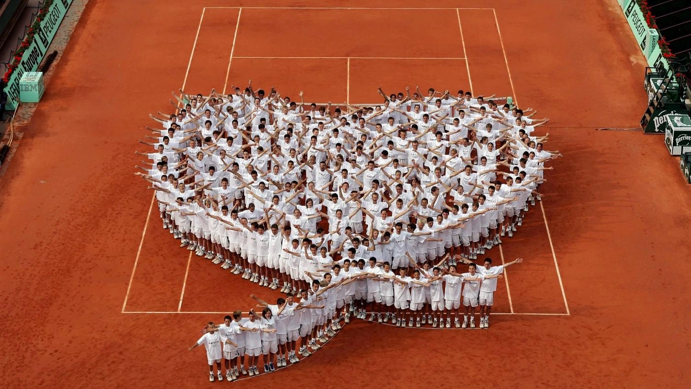 TENNIS: Roland Garros, passione ed eccessi in un'atmosfera unica