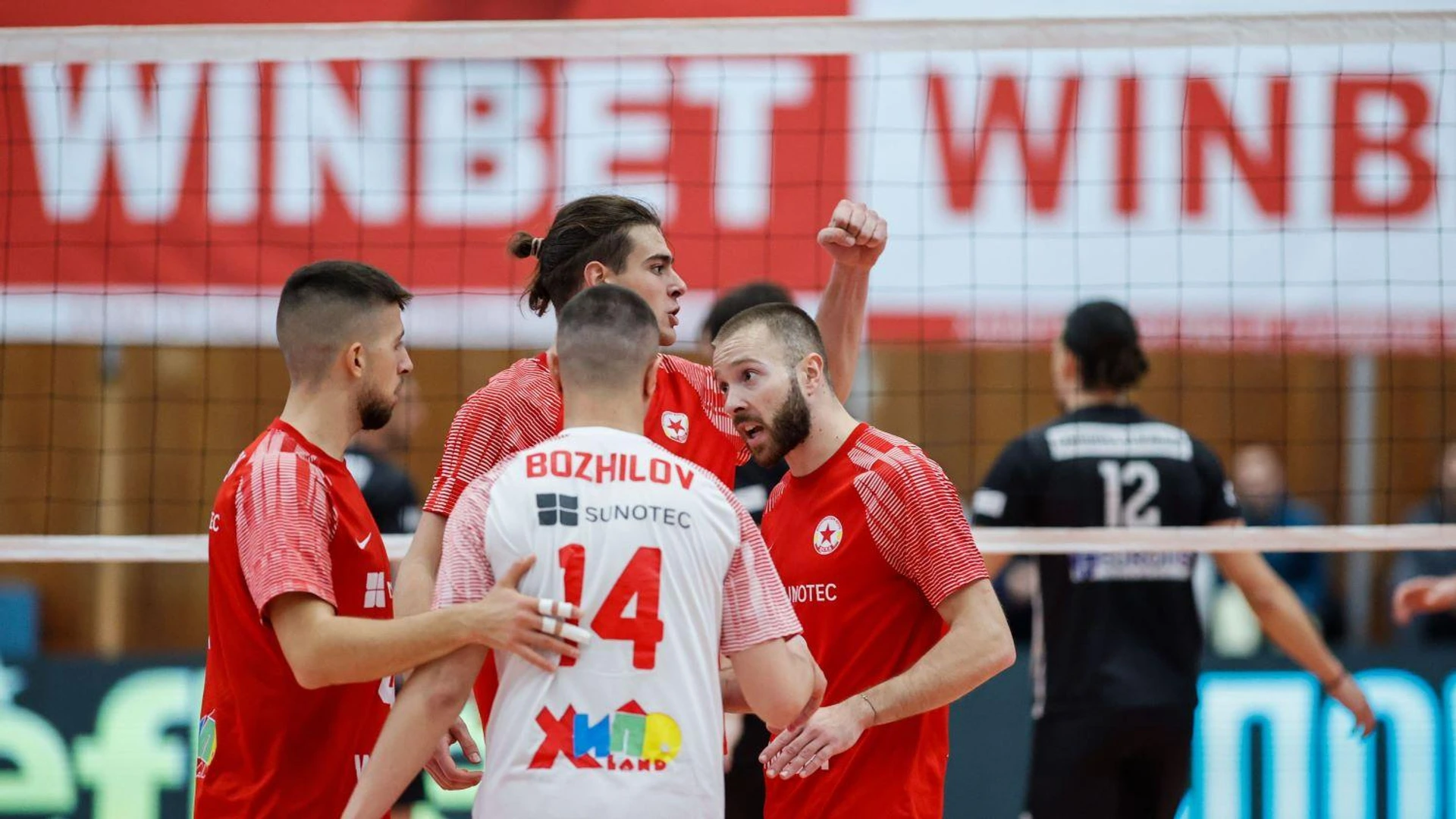 🏐 СУПЕРВОЛЕЙ: Лесно 3:0 за ЦСКА срещу Пирин