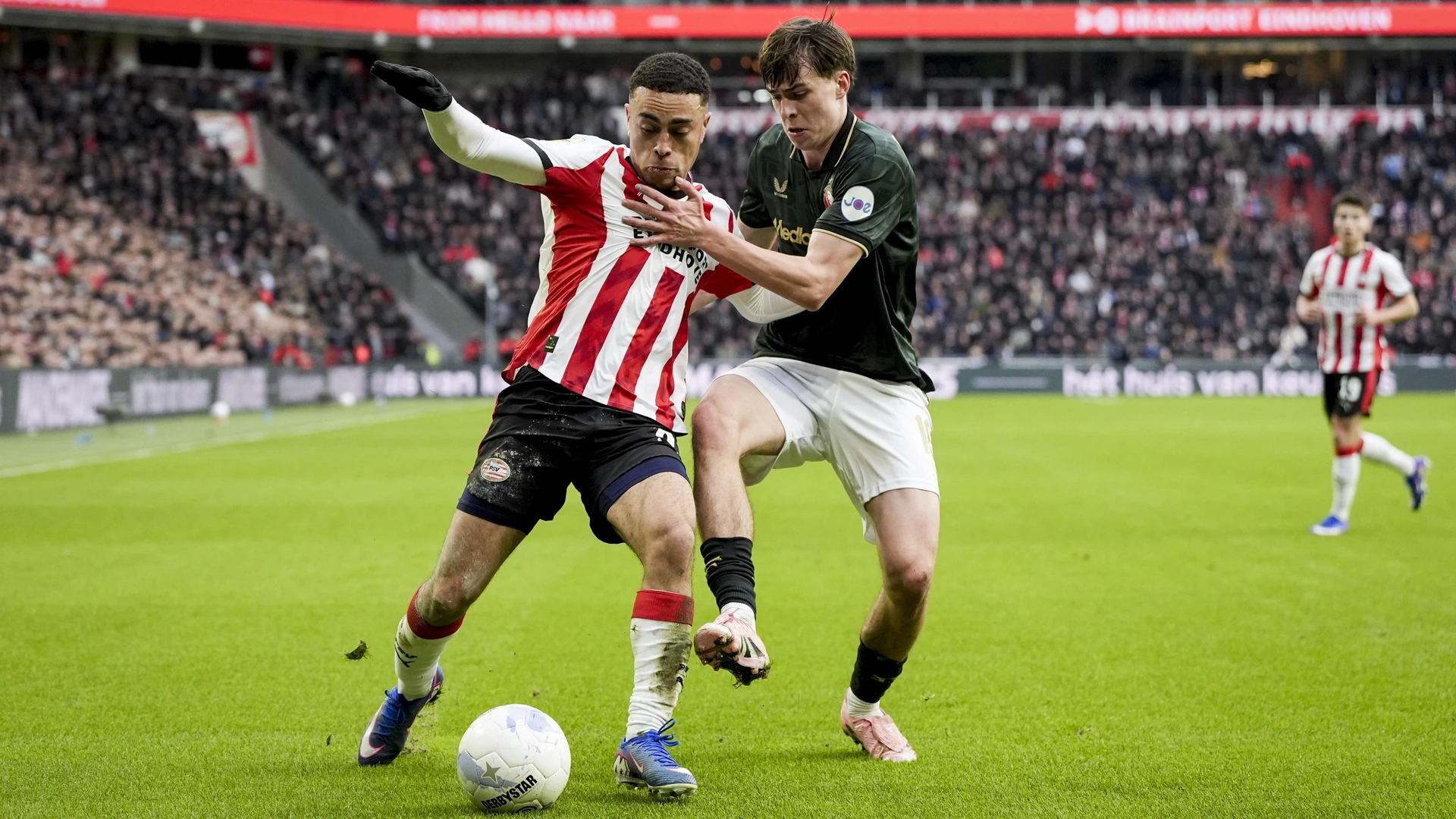 PSV Eindhoven’s Sergiño Dest (L) fights for the ball with Feyenoord’s Leo Sauer (R) during the Dutch Eredivisie football match between PSV Eindhoven and Feyenoord at the Philips Stadium in Eindhoven on February 1, 2026.