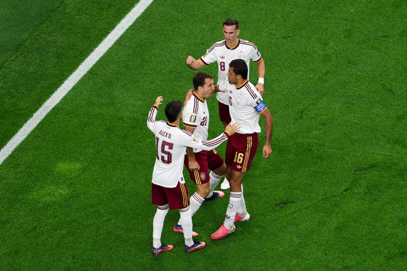 ARLINGTON, TEXAS - JULY 14: Mikel Oyarzabal of Team Spain celebrates with teammates after scoring a penalty kick during the FIFA World Cup, WM, Weltmeisterschaft, Fussball 2026 Semi Final match bet...